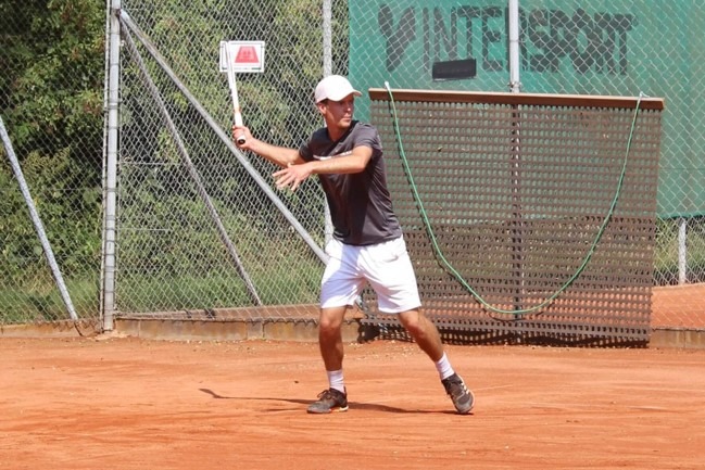 Lorenz Meck beim Tennisspiel